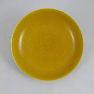 Chinese Qing Dynasty Porcelain Plate: Chinese Qing Dynasty Porcelain Plate with yellow glaze. Da Qing Yong Zheng Nian ZhiD 17cmProvenance: Stern family collection, Toronto&#28165;&#38605;&#27491;&#40643;&#37321;&#26263;&#21051;&#40845;&#3