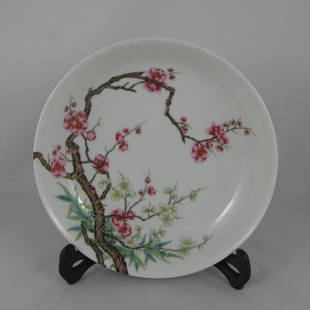 Chinese Qing Dynasty Famille Rose Plate: Chinese Qing Dynasty Famille Rose PlateD 20cmProvenance: Property from a Private Toronto