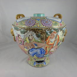 Chinese Qing Dynasty Porcelain Vase