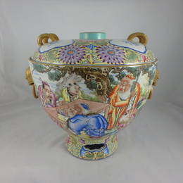 Chinese Qing Dynasty Porcelain Vase