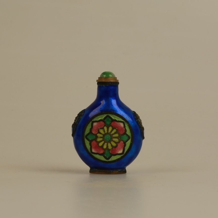 Chinese Qing Dynasty Enamel Snuffbottle (1 of 3)