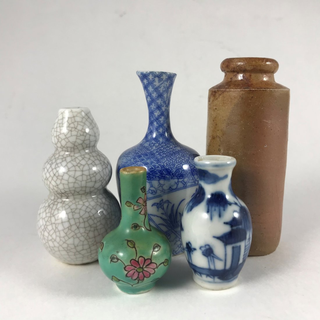 FIVE CHINESE SNUFF BOTTLES (1 of 1)