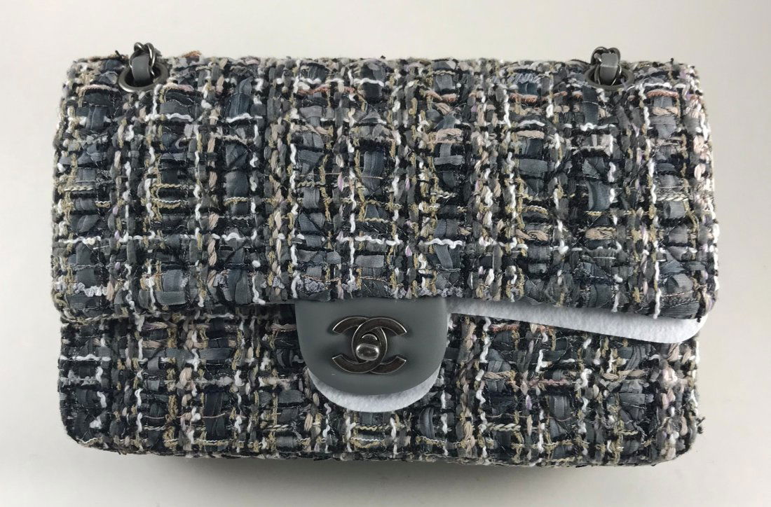 CHANEL HANDBAG (1 of 8)