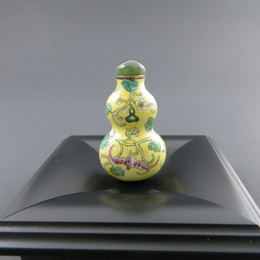 Chinese Qing Dynasty Enamel/Cloisonne Snuff Bottle: Chinese Qing Dynasty Enamel/Cloisonne Snuff Bottle Provenance: from Paul Stern Family, Toronto 清雍正铜胎画珐琅葫芦型烟壶
