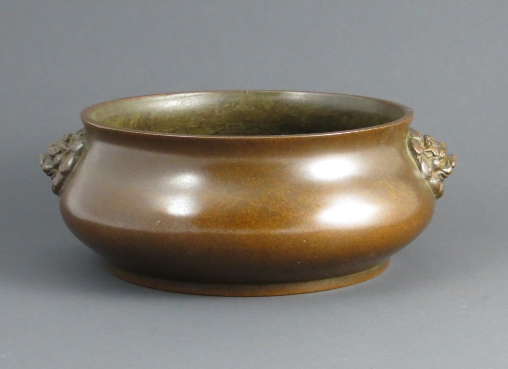 Chinese Ming Dynasty Bronze Censer: Chinese Ming Dynasty Bronze Censer Total length (from animal head to animal head):18cm, Mouth diameter: 14.4cm, Foot diameter: 12.5cm, Height: 6.5cm 眀代铜炉