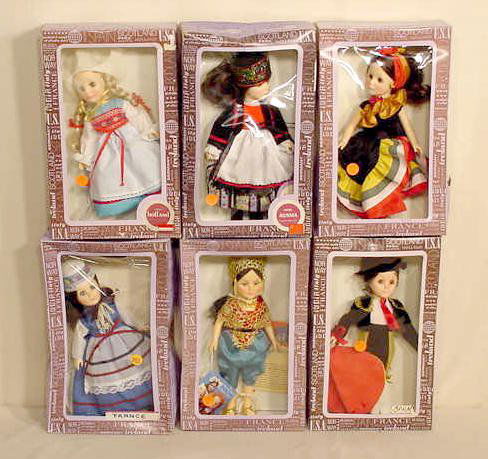10 Effanbee International Dolls NR: 10 Effanbee International dolls. No. 1101 US, No. 1102 France; No. 1104 Holland; No. 1111 Spain; No. 1114 China; No. 1115 Russia; No. 1119 India; No. 1120 Brazil; No. 1121 Thailand; No. 1124 Denmark.