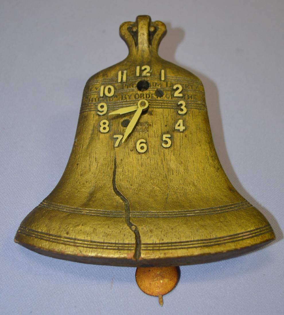 Lux Liberty Bell Pendulette Clock: The key and pendulum (1 of 2)