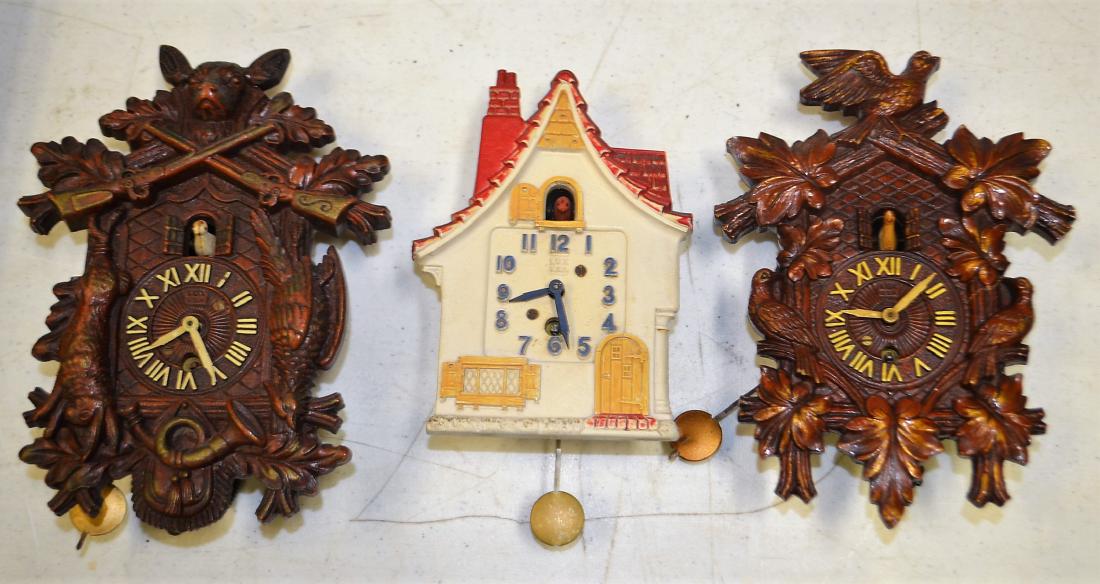 3 Lux Pendulette Clocks: Red Roof House,  Hanging Game (1 of 11)