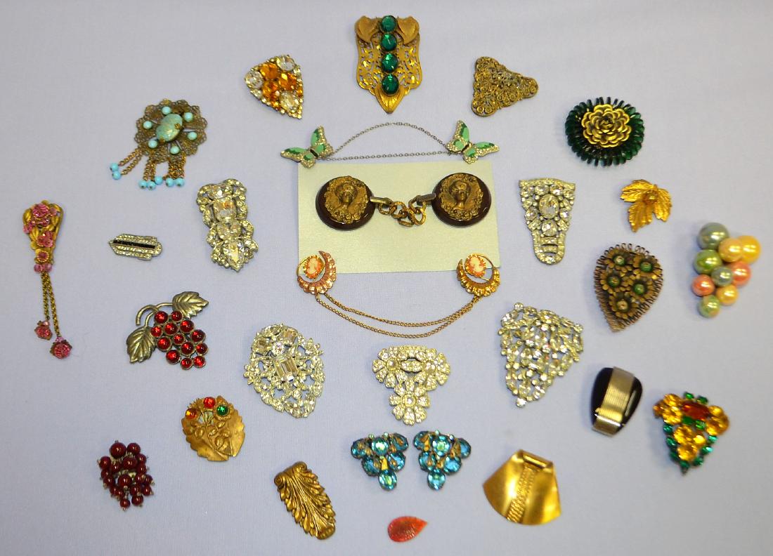 26 Victorian Art Deco Dress/Coat Clips (1 of 18)