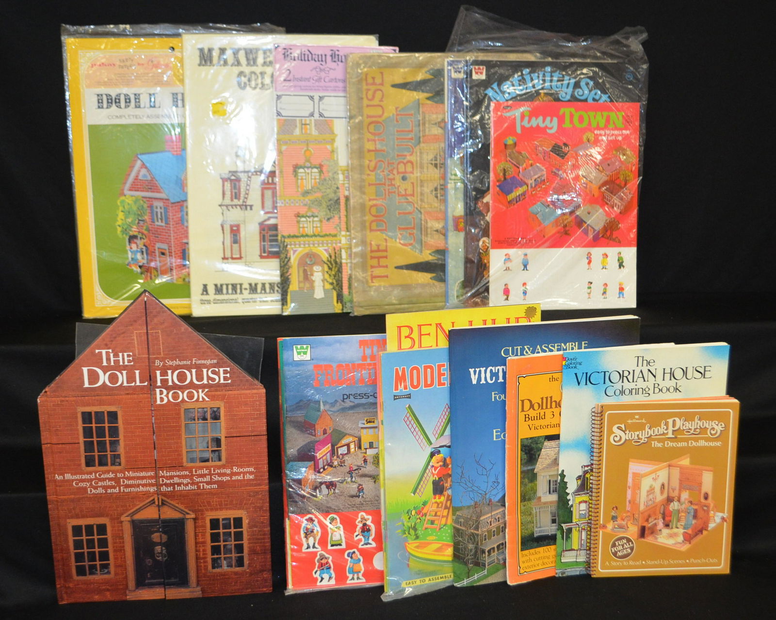 22 Doll House & Cut-Out Books (1 of 9)