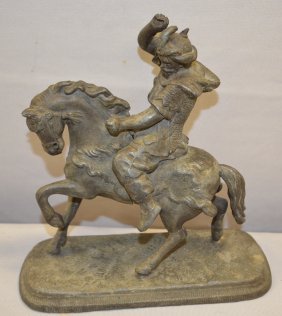 2 Clock Statues