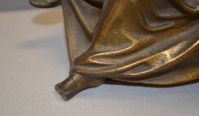 2 Clock Statues