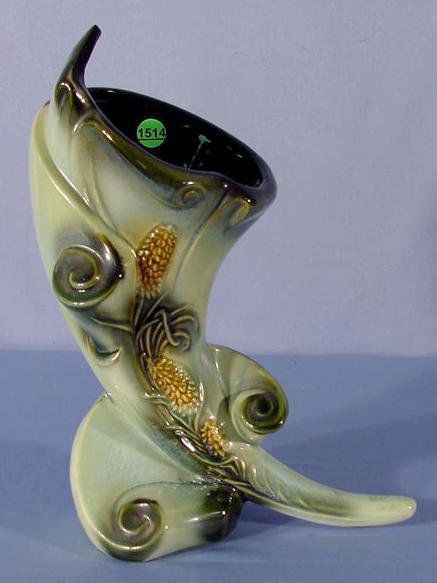 1514 Hull Pottery Parchment Pine Cornucopia Vase Apr 20 2008