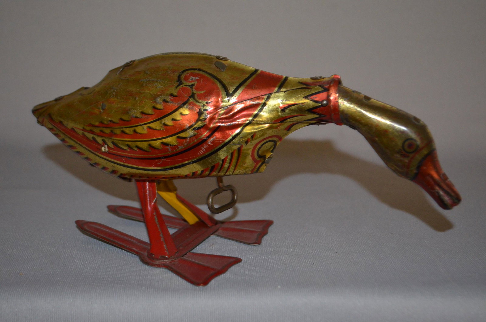 Marx Wind Up Egg laying Goose: Pattened 1924, Body has: Marx Wind Up Egg laying Goose: Pattened 1924, Body has all over Scratches with Worn head. No eggs but mechanical works. 9 1/2"