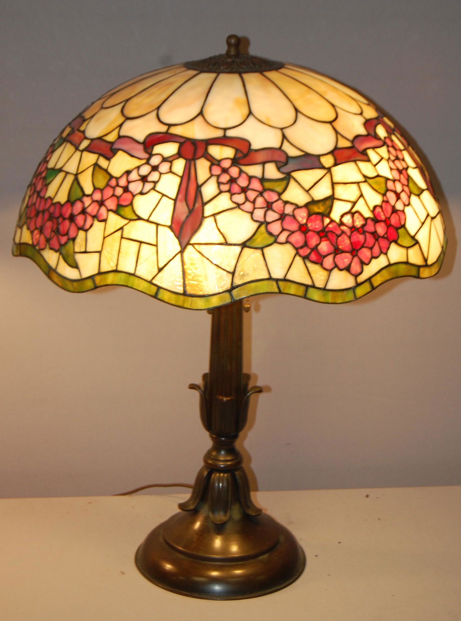 Leaded Glass Table Lamp (1 of 7)