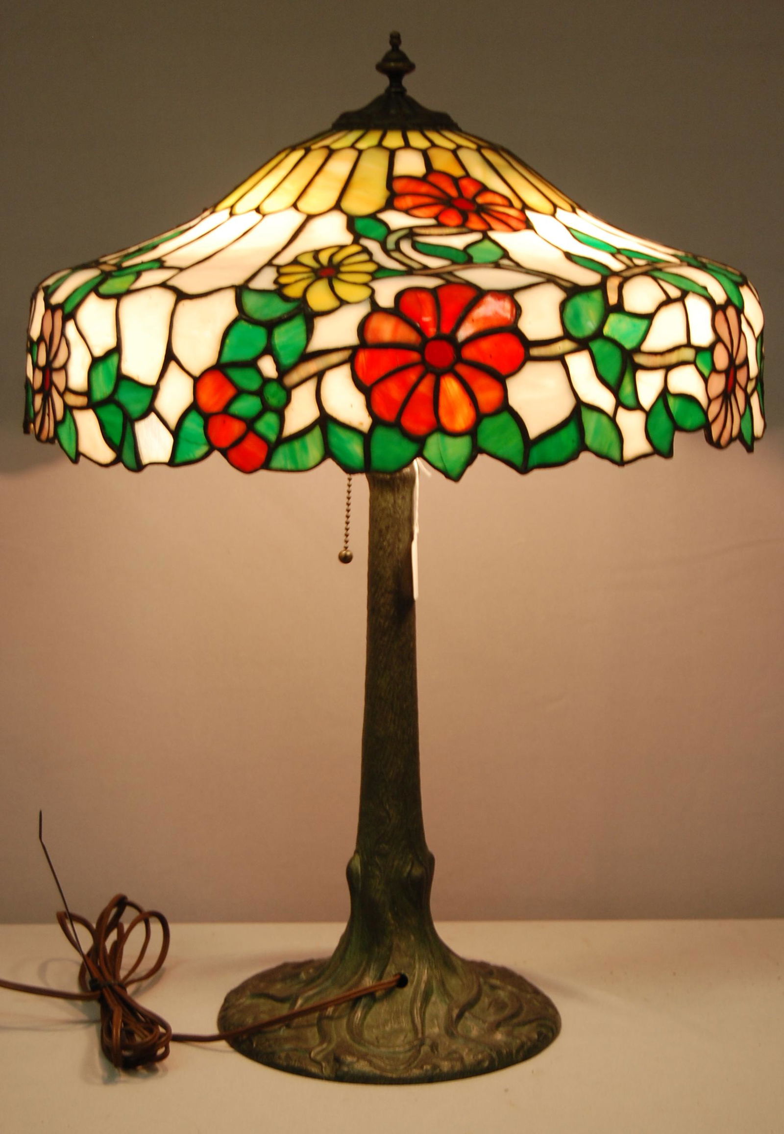 Chicago Mosaic Co. Leaded Glass Table Lamp (1 of 10)