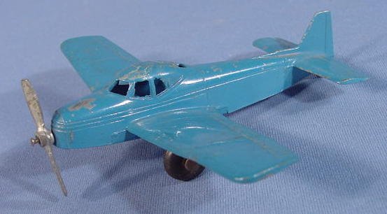 Three Small Cast Iron Toy Airplanes, Kilgore - 9