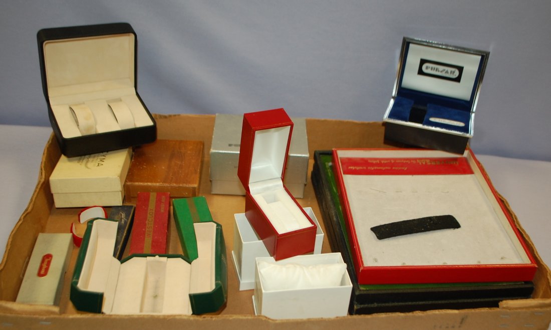 16 Wrist Watch Cases, Frames, Holders: 16 Wrist Watch Cases, Frames, Holders: Pulsar, LeCoultre, Seiko, West Clox, Geneve