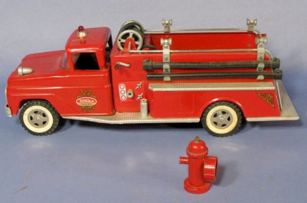 Tonka Toy 1963 Suburban Pumper No.926: Tonka Toy 1963 Suburban Pumper No.926: painted red and complete with all accessories. A hydrant with garden hose connection is with it. (There are only a few blemishes on it. Most noticeable on the ca