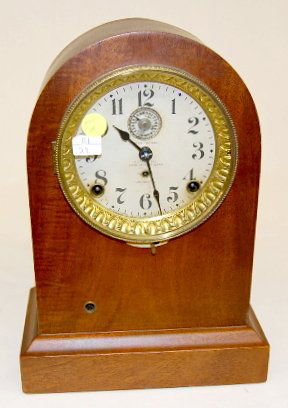 Seth Thomas Automatic 8 Day Alarm: Seth Thomas Automatic 8 Day Alarm: round top shelf clock, time and strike. 12 1/2" tall All items sell As Is, Where Is, no guarantees of any kind. We accept Mastercard & Visa, no paypal, no personal c