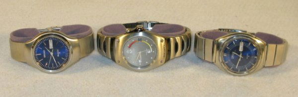 3 Seiko Wrist Watches: 3 Seiko Wrist Watches: 1.) E1-370 Electric, stainless steel, with blue dial, silver features, day and date at the 3. 2.) Quartz with blue dial, silver features, day at the 3. Stainless steel case 1709