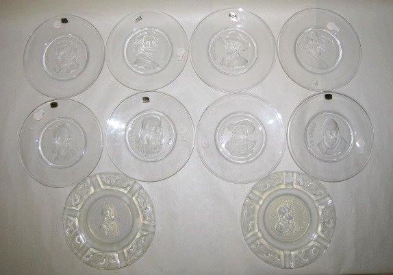8 Val Saint Lambert & 2 Sabino Plates: 8 Val Saint Lambert & 2 Sabino Plates: 1.) The St. Lambert plates are clear with frosted busts of famous people in the center. Examples- El Greco, Goya, Van Dyck, Da Vinci, Van Gogh and others. 8" wid
