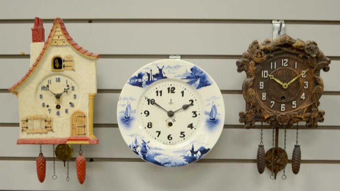 Lot of 3 Large Pendulettes & Plate Wall Clocks (1 of 4)