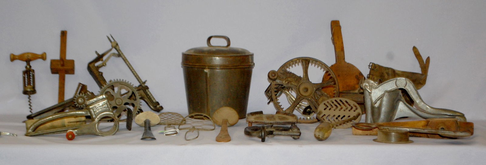 20 Antique Primitive Kitchen Tools & Cookware: 20 Antique Primitive Kitchen Tools & Cookware: 1.) 3 Apple Peelers; Goodell Co. Turn Table 98, Penn Hardware Perfect Parer and O Dell Co White Mountain Apple. 2.) Wearever aluminum juicer. 3.) Tin Mou