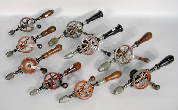 9 Vintage Miller's Falls & Other Hand Drills: 9 Antique Wooden Handled Hand Drills: 1.) Miller's Falls Co. No.2 Langford Type E, Mass U.S.A., 14 1/2" 2.) Goodell Pratt Co., 1895, 12" 3.) Miller's Falls Co. No.2 Langford Type F, 14" 4.) Miller's F