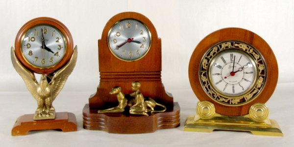 3 Sessions Mastercrafters Electric Desk Clocks: 3 Sessions Mastercrafters Electric Desk Clocks: metal trimmed wood; all Model W. 1.) Boy and dog, 11" 2.) Eagle, 11" 3.) Zodiac, 9" (1 is not running) All items sell As Is, Where Is, no guarantees of 