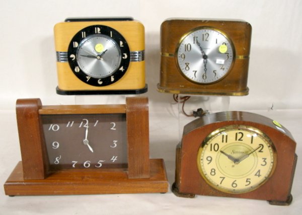 4 Wood Electric Desk Clocks
