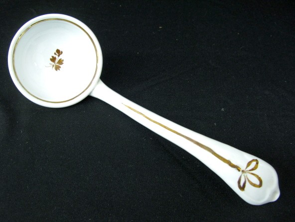Tea Leaf Ironstone Soup Ladle: Tea Leaf Ironstone Soup Ladle: unmarked. No condition problems. 11 3/4" long with a 4" wide dipping bowl All items sell As Is, Where Is, no guarantees of any kind. We accept Mastercard & Visa, no payp