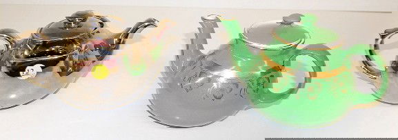 2 Hall Teapots: Green #032 & Platinum #3274: 2 Hall Teapots: 1.) Green and gold New York #032. 2.) Backarach platinum with teabag holder sides; #3274, also marked by Hall China Co. No condition problems. 5 1/2" All items sell As Is, Where Is, no