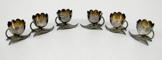 Group of 6 Silverplate Master Salts: Group of 6 Silverplate Master Salts: with petal shape bowl on an ivy leaf. Unmarked. These are about the right size for use an an egg cup also. (A couple have a bit of interior pitting.) 2" All items 