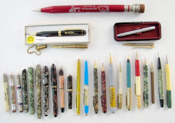 26 Vintage Ink Pens & Mechanical Pencils: 26 Vintage Ink Pens & Mechanical Pencils: 11 ink pens: Quill camouflage; brown mottled for hanging from chain; mottled greens and red marked Pat'd on clip; mottled green Marlin with matching mechanica
