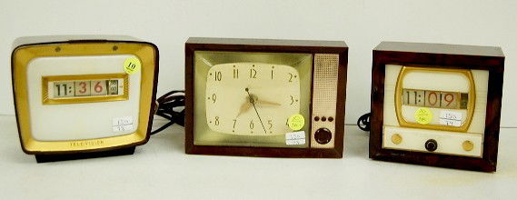 3 Pennwood Numechron & Herold TV Clocks: 3 Pennwood Numechron & Herold TV Clocks: 1.) Pennwood Numechron Tele-Vision electric clock; Model 710; works. 2.) Herold Spartus electric clock; works. 3.) Pennwood Numechron Tele-Vision electric cloc