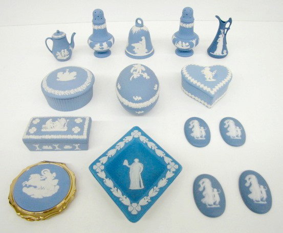 15 Wedgwood Blue Collectibles: Boxes, Bell +: 15 Wedgwood Blue Collectibles: 1.) 4 covered boxes; heart with cupid, rectangular with classic Greek scene, round with Piccadilly Circus, egg with cherub. 2.) 4 flat medallions, mother and child. 3.) 