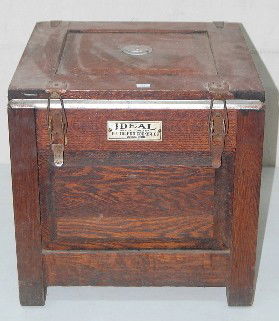 Oak Travel Case, Toledo Ideal Cooker Co.: Oak Travel Case, Toledo Ideal Cooker Co.: interior intact, but used. (Exterior rough.) 15 1/2" square *** Please note, this item is F.O.B. Marshalltown, IA, you must make shipping arrangements. All it