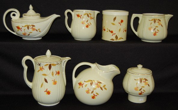 6pcs Hall Autumn Leaf China: 6pcs Hall Autumn Leaf China: one ice lip pitcher, a three piece coffee or teapot, a covered pitcher, a small pitcher, teapot and a covered canister. No Condition Problems. All items sell As Is, Where 