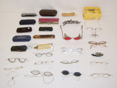 25 Pr Eye Glasses, Early to Mid 20th Cent.: 25 Pr Eye Glasses, Early to Mid 20th Cent.: some are in cases; Ben Franklin-style wire rims, plastic rims, early safety style, old w/extended magnifiers; some simply rest on the nose. In as is as foun