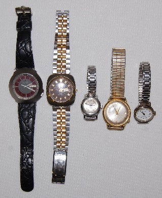 4 Bulova and 1 Accutron Wrist Watches: 4 Bulova and 1 Accutron Wrist Watches: 1.) Electric ladies; OJ; unadjusted; circa 1979; stainless steel; cell 247; white dial; black features; day of month at 3; no. 3878. 2.) Electric; 13J; unadjuste