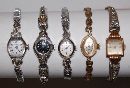 5 Wittnauer 14K Gold Ladies Wrist Watches: 5 Wittnauer 14K Gold Ladies Wrist Watches: 1.) 17J, Unadj.. AXA, 7W7; in a white case No. 242737. (The crystal is cracked.) 2.) 17J, Unadj., 6W3; in a 14K white gold case No. 162968; on a Speidel flex