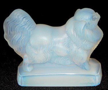 Sabino Art Glass "Pekinese" Dog Statue: Sabino Art Glass "Pekinese" Dog Statue: incised Sabino, Paris. No condition problems. 2 3/4" x 4".