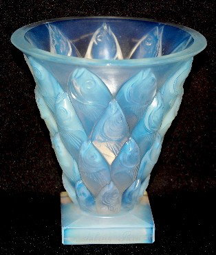 Sabino Art Glass "Fish" Vase: Sabino Art Glass "Fish" Vase: with incised Sabino, Paris and has a Sabino, Made in France label. No condition problems. 5 1/8".