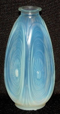 Sabino Art Glass "Les Ondes" Vase: Sabino Art Glass "Les Ondes" Vase: not marked. No condition problems. 6 3/4".