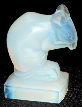 Sabino Art Glass "Mouse" Statue: Sabino Art Glass "Mouse" Statue: incised Sabino, France. No condition problems. 2 3/4".