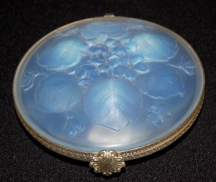 Sabino Art Glass Large "Berry" Box: Sabino Art Glass Large "Berry" Box: embossed Sabino, France inside lid and base; metal latching frame. No condition problems. 4 3/4".