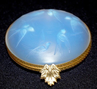 Sabino Art Glass Small "Swallows" Box: Sabino Art Glass Small "Swallows" Box: embossed Sabino, France inside lid and base; metal latching frame. No condition problems. 3 3/4".