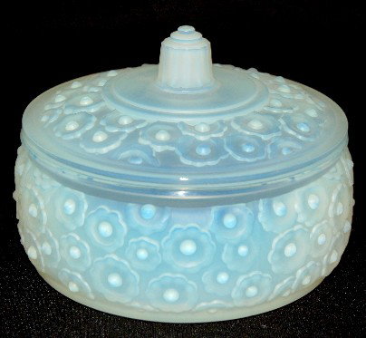 Sabino Art Glass Large "Fleurettes" Powder Box: Sabino Art Glass Large "Fleurettes" Powder Box: incised Sabino, Paris and embossed Sabino, France. No condition problems. 5 1/4" Diameter.