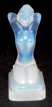 Sabino Art Glass "Roxanne" Statue: Sabino Art Glass "Roxanne" Statue: with incised Sabino, France. No condition problems. 3 1/8".